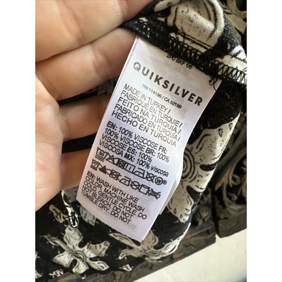 Quicksilver X Stranger Things Shirt Men's Size XS ButtonUp Short Sleeve Netflix - Picture 8 of 9